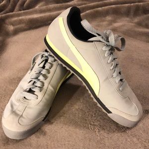 BARELY WORN Grey and Green Pumas 👟